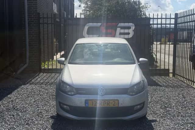 Volkswagen Polo (2011) thumbnail 2