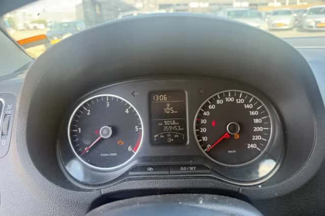 Volkswagen Polo (2011) thumbnail 6