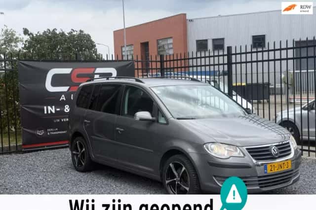 Volkswagen Touran (2009) thumbnail 1