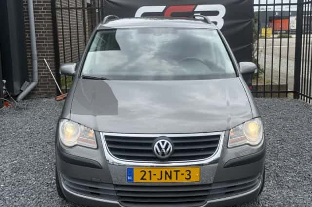 Volkswagen Touran (2009) thumbnail 2