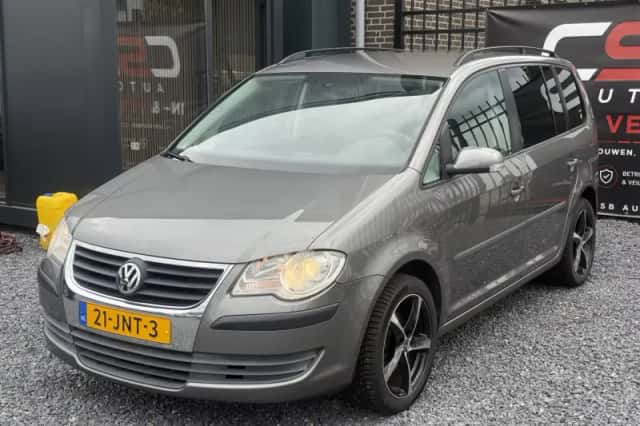 Volkswagen Touran (2009) thumbnail 3