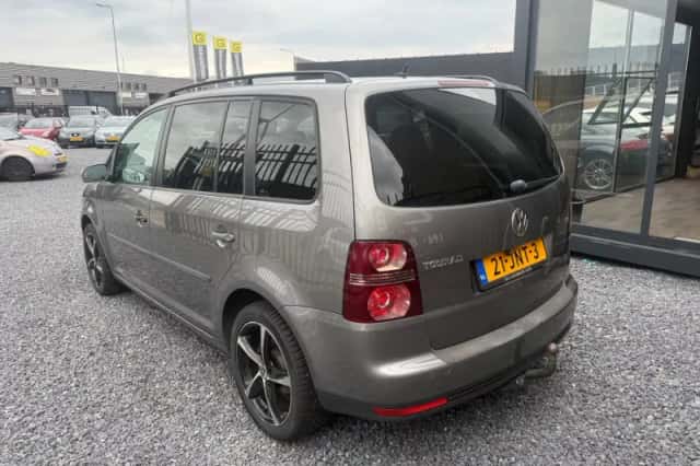 Volkswagen Touran (2009) thumbnail 4