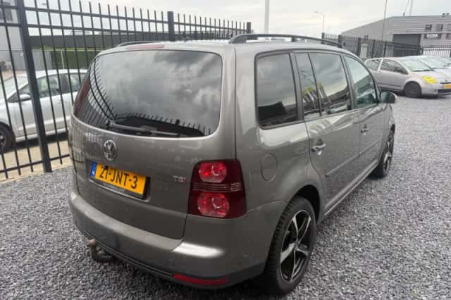 Volkswagen Touran (2009) thumbnail 5