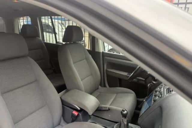 Volkswagen Touran (2009) thumbnail 6