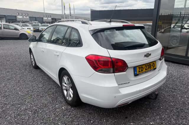 Chevrolet Cruze (2013) thumbnail 4