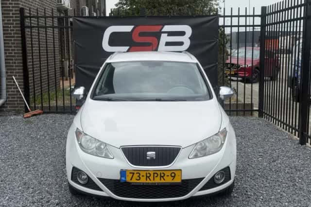 SEAT Ibiza (2011) thumbnail 2