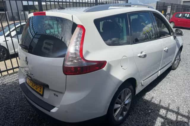 Renault Grand Scénic (2013) thumbnail 5