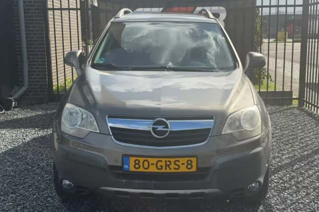 Opel Antara (2008) thumbnail 2