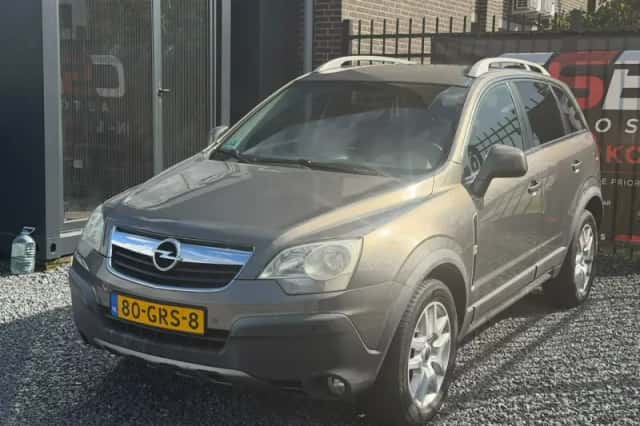 Opel Antara (2008) thumbnail 3