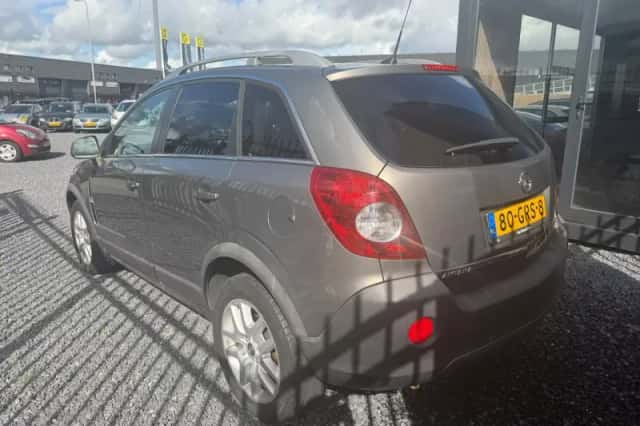 Opel Antara (2008) thumbnail 4