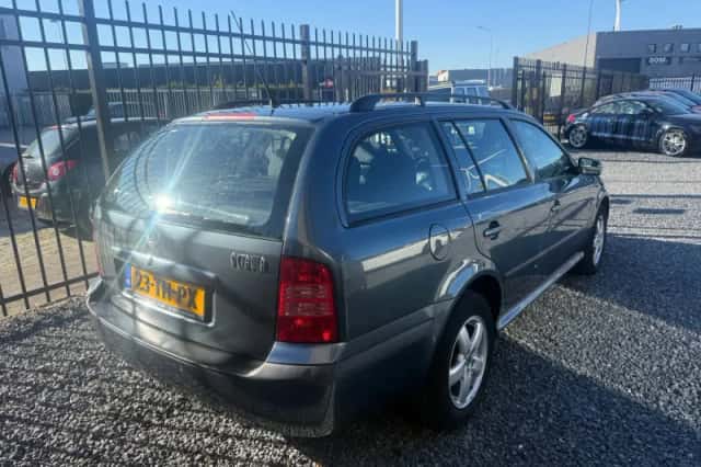 Škoda Octavia (2006) thumbnail 5