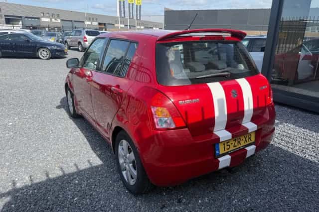 Suzuki Swift (2008) thumbnail 4