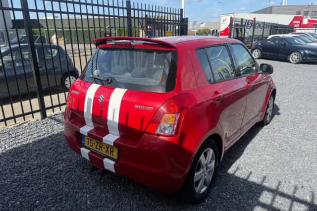 Suzuki Swift (2008) thumbnail 5