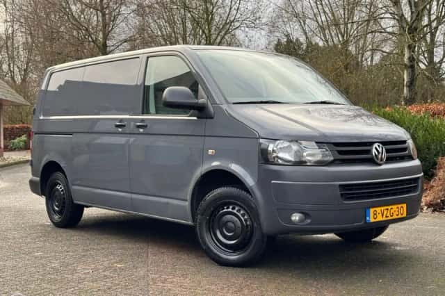 Volkswagen Transporter (2012) thumbnail 2