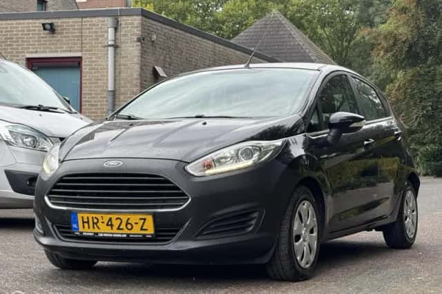 Ford Fiesta (2015) thumbnail 5
