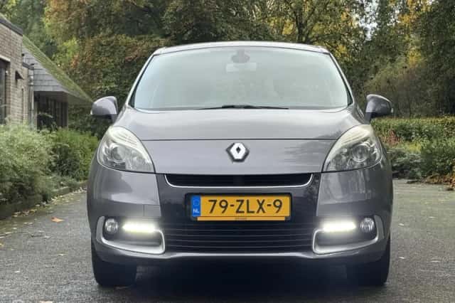 Renault Scénic (2013) thumbnail 3