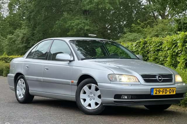 Opel Omega (2000) thumbnail 2