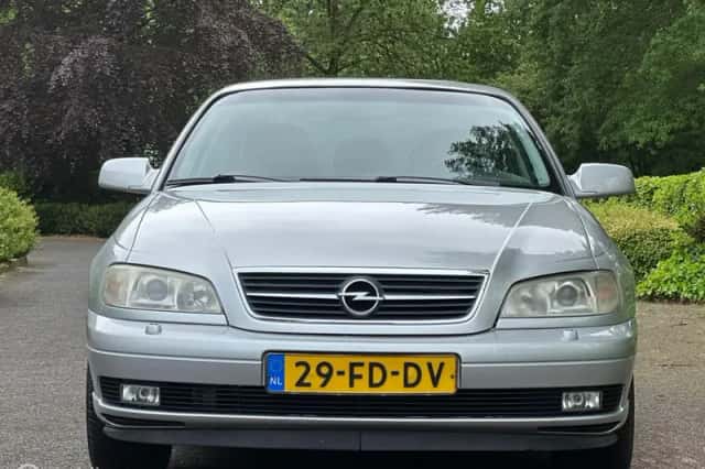 Opel Omega (2000) thumbnail 3