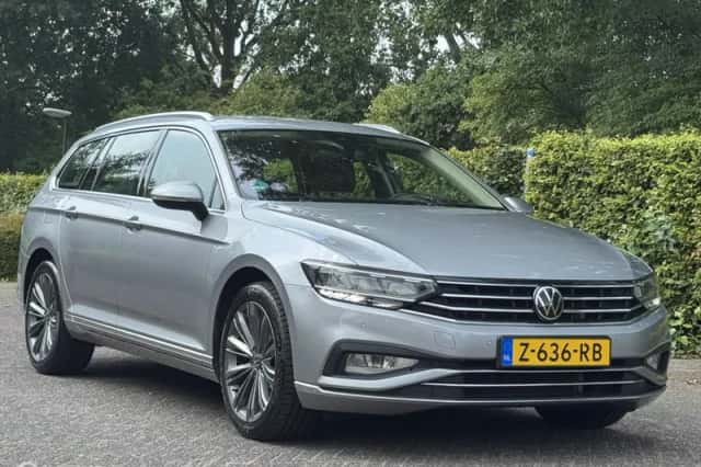 Volkswagen Passat (2020) thumbnail 3