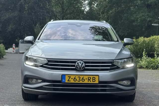 Volkswagen Passat (2020) thumbnail 4
