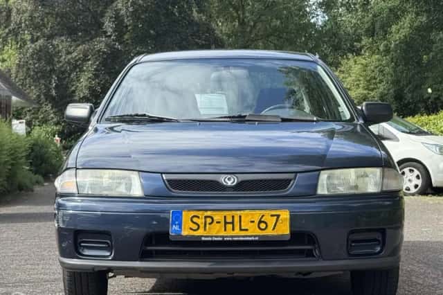 Mazda 323 (1998) thumbnail 3