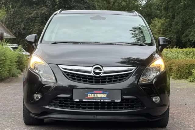 Opel Zafira (2016) thumbnail 3