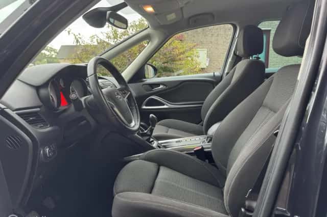 Opel Zafira (2016) thumbnail 6
