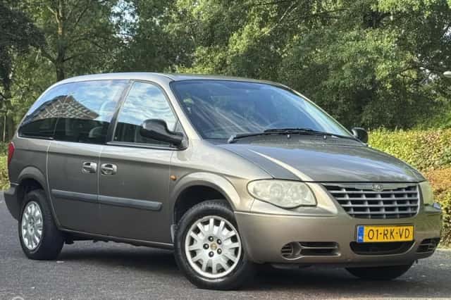 Chrysler Voyager (2005) thumbnail 2