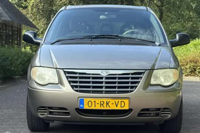 Chrysler Voyager (2005) thumbnail 3
