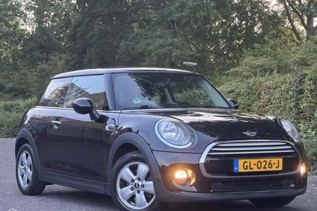 MINI Cooper (2015) thumbnail 2