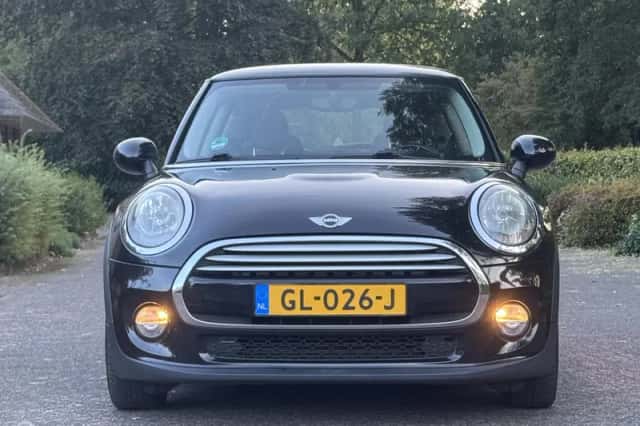 MINI Cooper (2015) thumbnail 3
