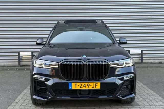 BMW X7 (2021) thumbnail 2
