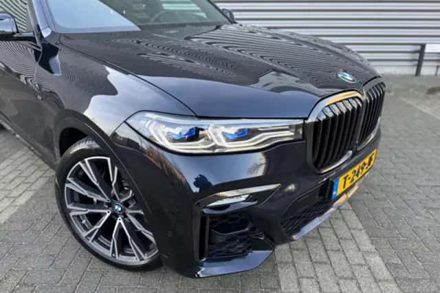 BMW X7 (2021) thumbnail 3