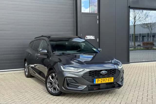 Ford Focus (2022) thumbnail 1
