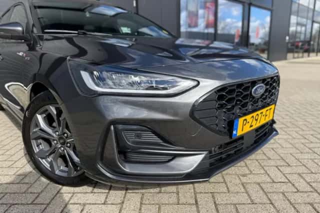 Ford Focus (2022) thumbnail 2