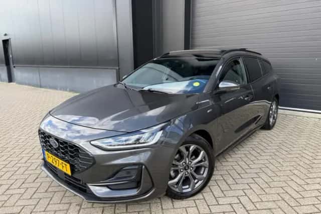 Ford Focus (2022) thumbnail 4