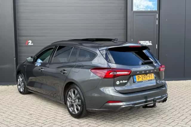 Ford Focus (2022) thumbnail 5