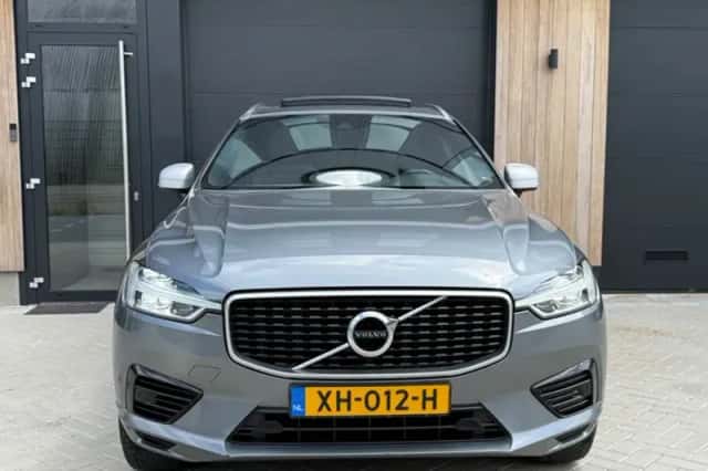 Volvo XC60 (2018) thumbnail 2