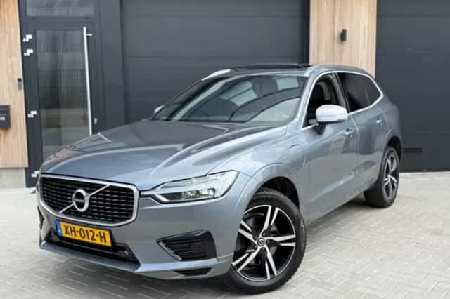 Volvo XC60 (2018) thumbnail 3