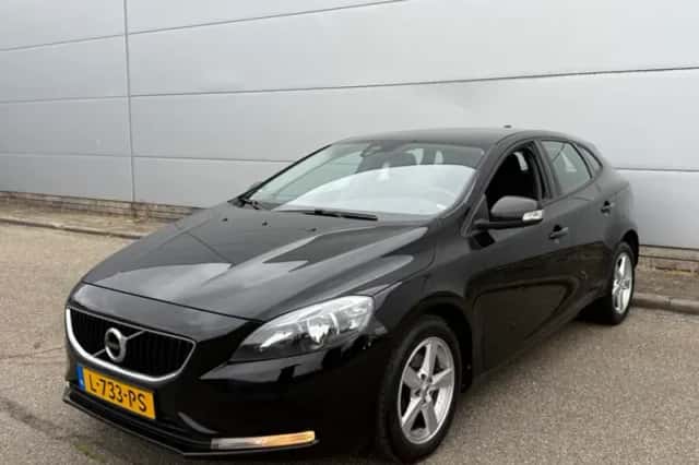 Volvo V40 (2017) thumbnail 2