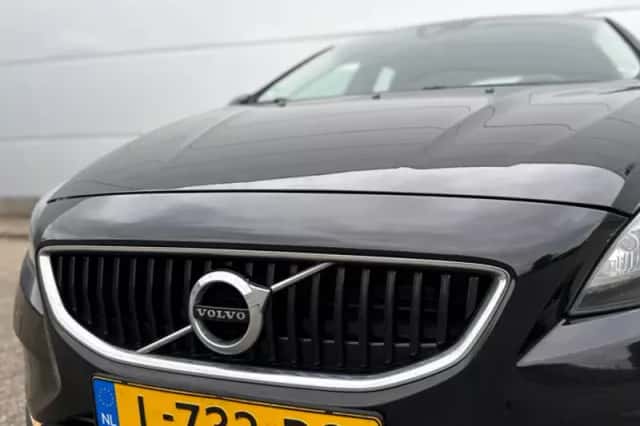 Volvo V40 (2017) thumbnail 3