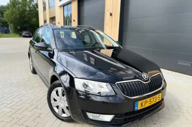 Škoda Octavia (2016) thumbnail 1