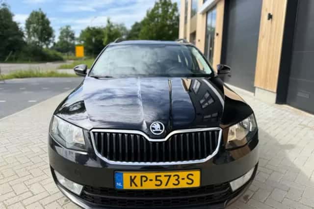 Škoda Octavia (2016) thumbnail 2