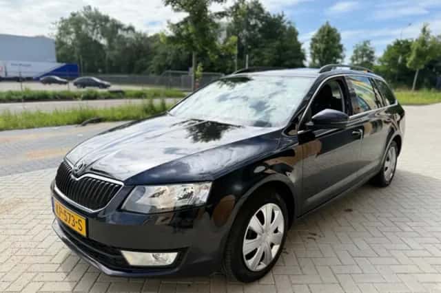 Škoda Octavia (2016) thumbnail 3