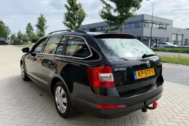 Škoda Octavia (2016) thumbnail 4