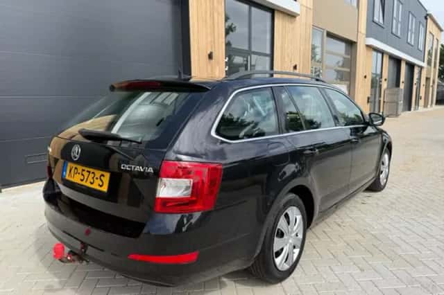 Škoda Octavia (2016) thumbnail 6