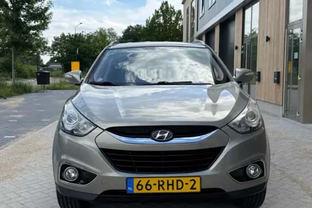 Hyundai ix35 (2011) thumbnail 2