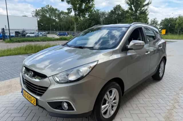 Hyundai ix35 (2011) thumbnail 3