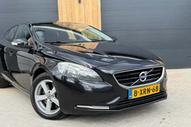 Volvo V40 (2014) thumbnail 2
