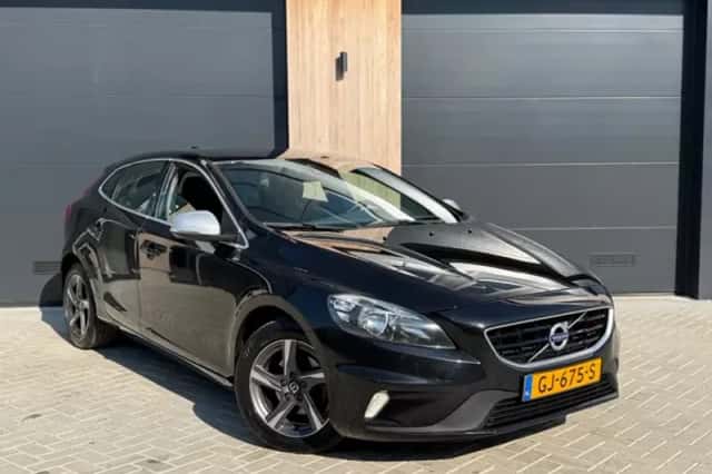 Volvo V40 (2015) thumbnail 1